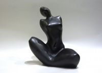 Istuv akt, keraamika 2003 11x14x11 cm, 398€